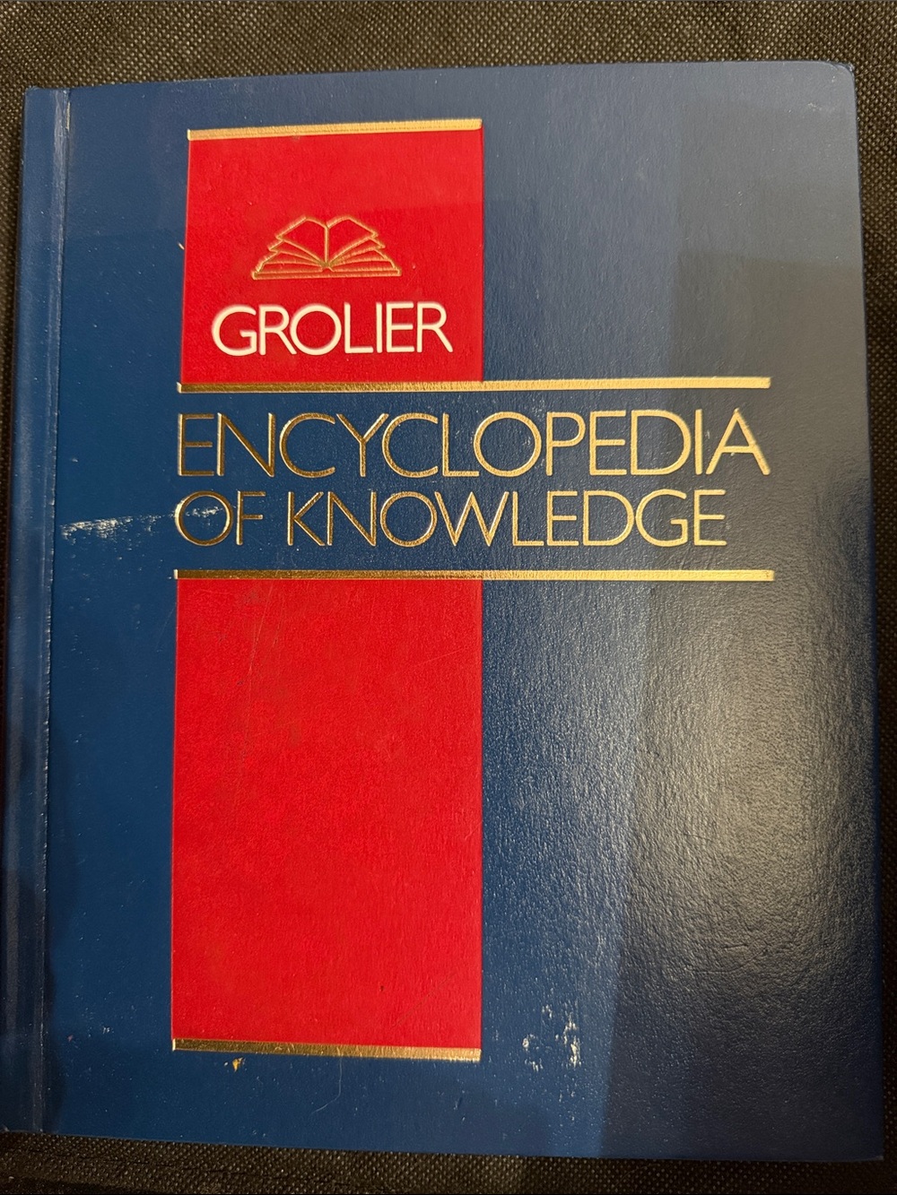 Encyclopedia Of Knowledge Volume 1 - Grolier Incorporated - 1991, Hardcover